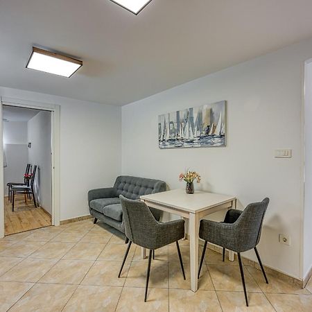 Apartments Pino ロヴィニ エクステリア 写真