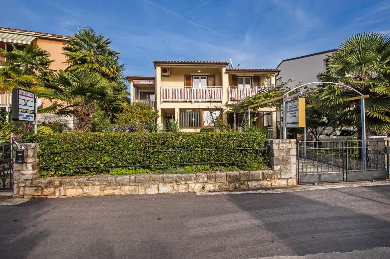 Apartments Pino ロヴィニ エクステリア 写真