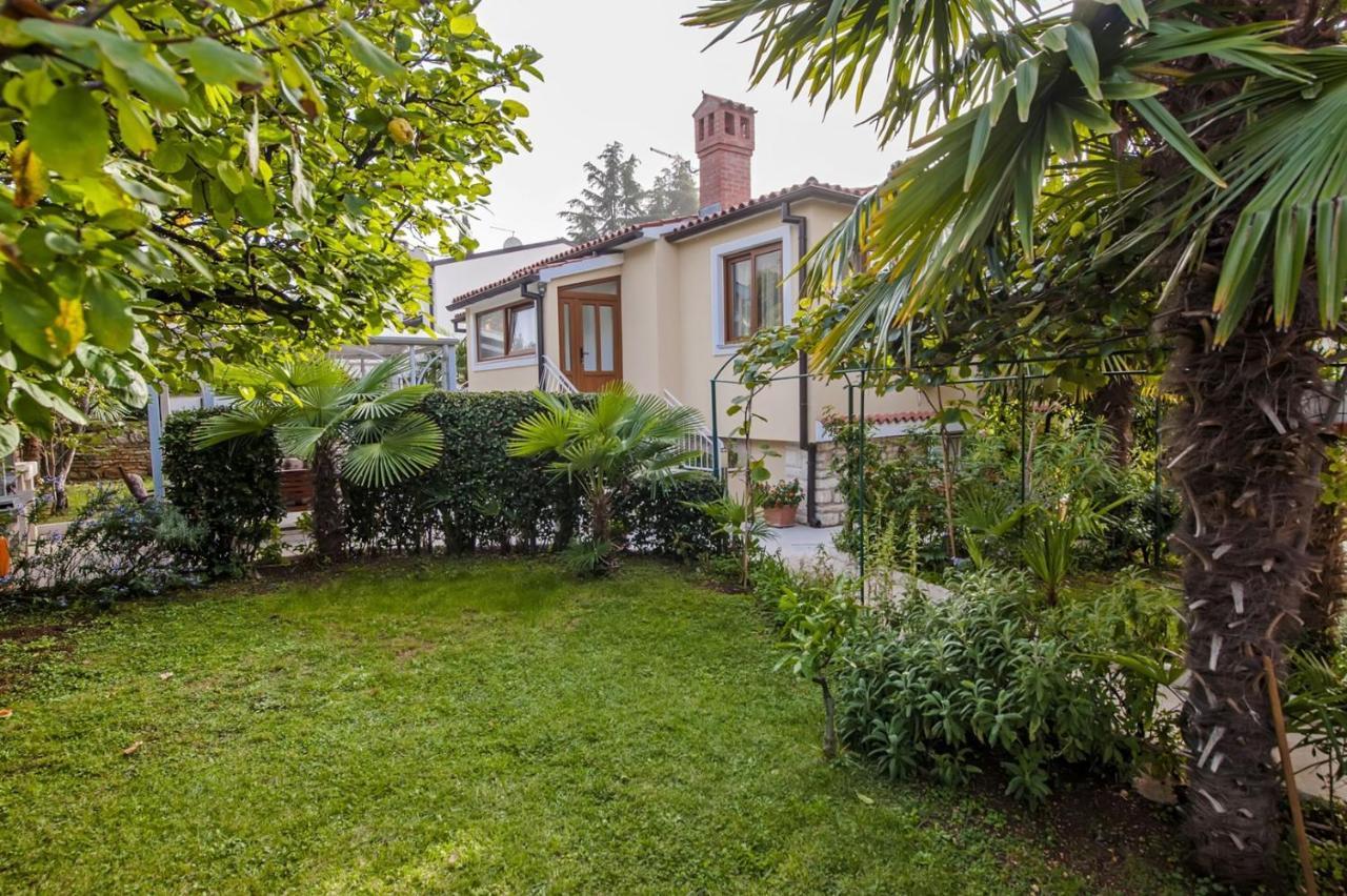 Apartments Pino ロヴィニ エクステリア 写真