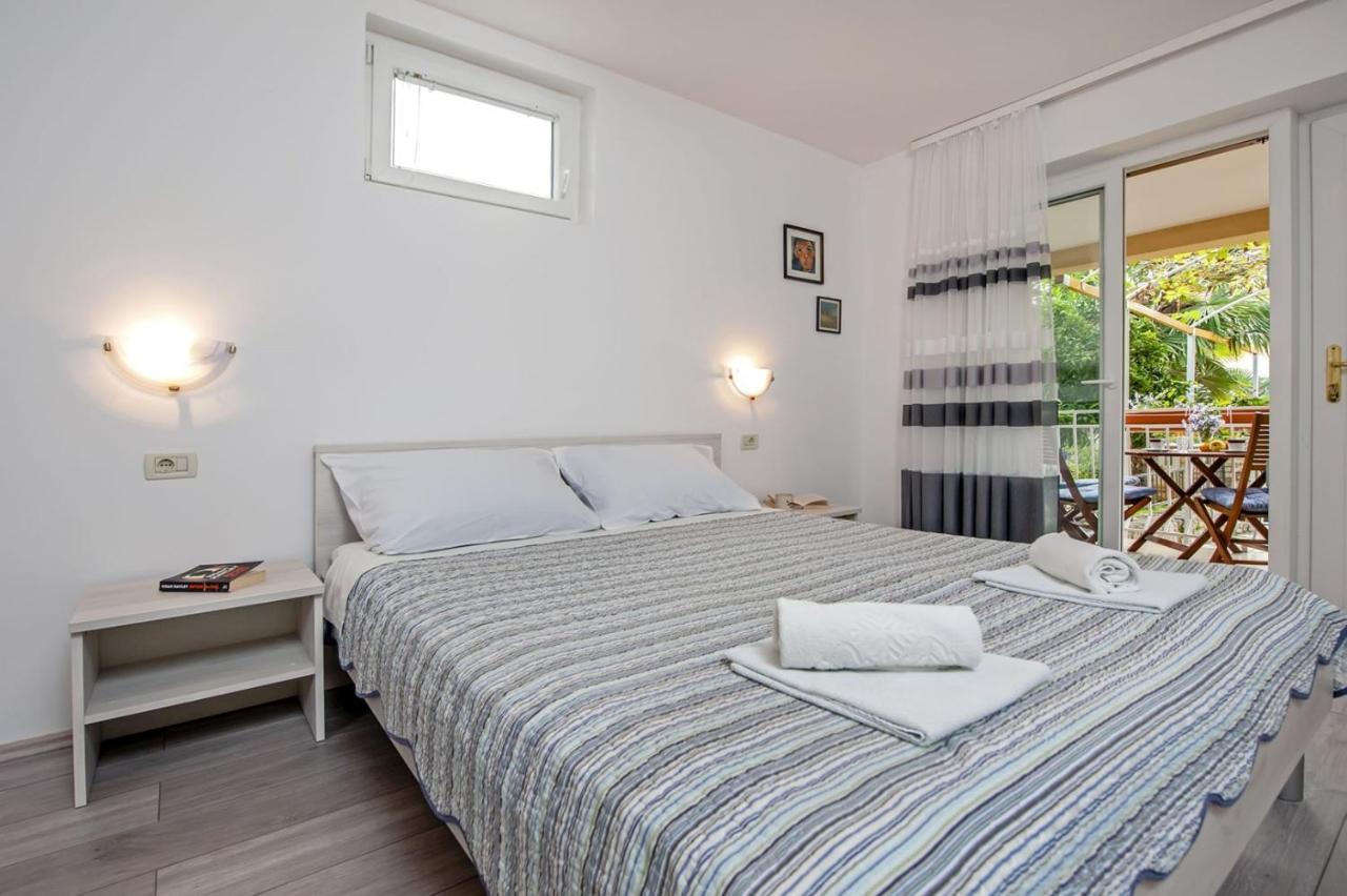 Apartments Pino ロヴィニ エクステリア 写真