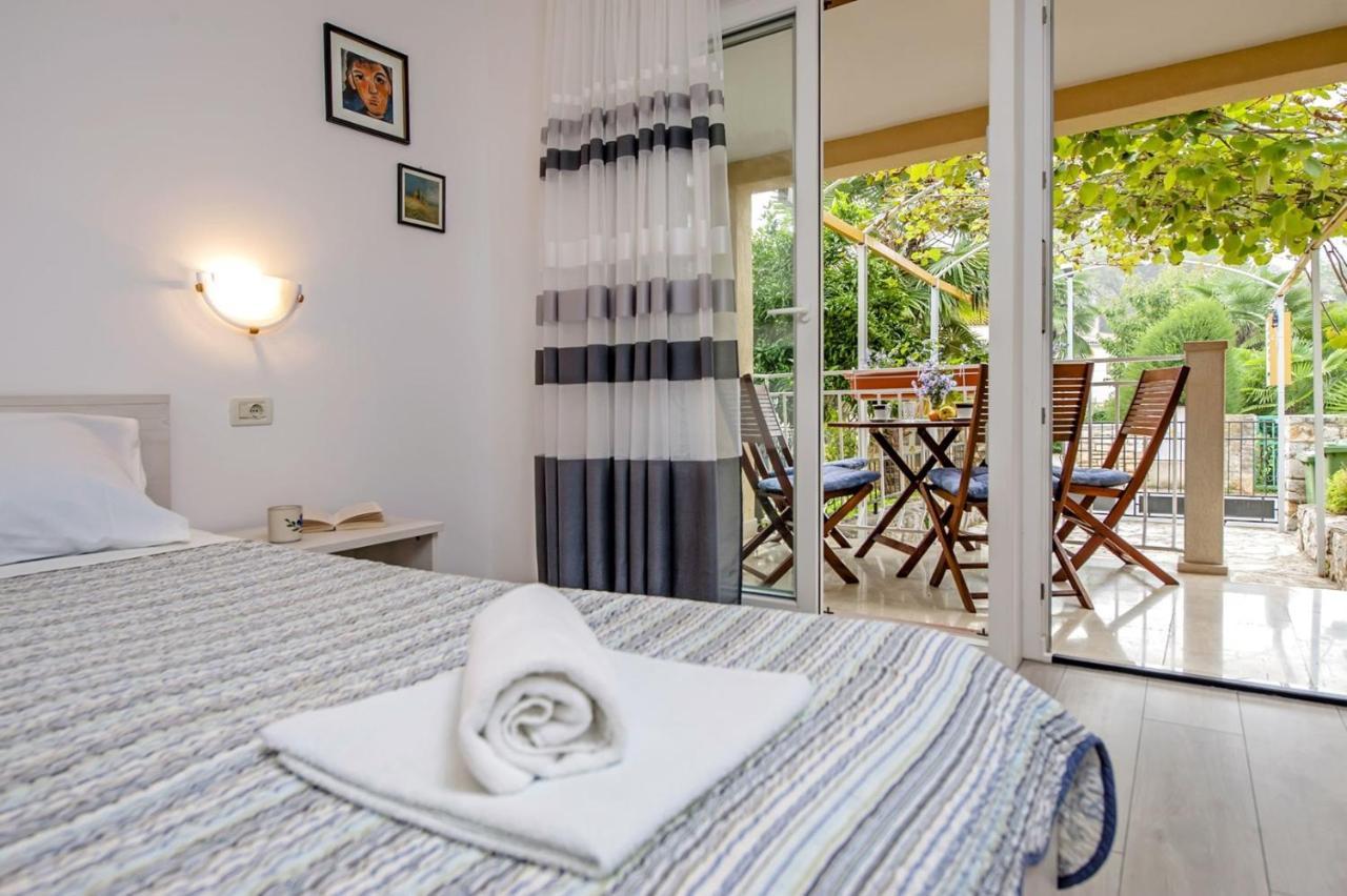 Apartments Pino ロヴィニ エクステリア 写真