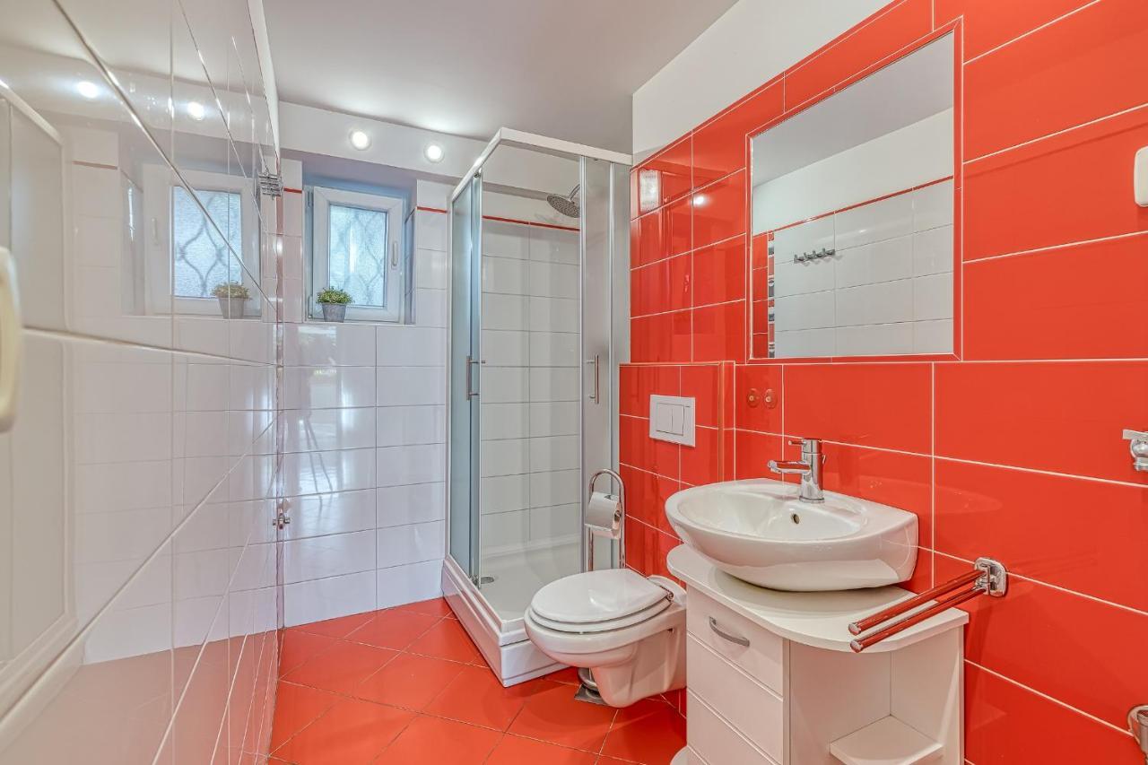 Apartments Pino ロヴィニ エクステリア 写真