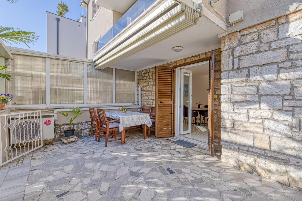 Apartments Pino ロヴィニ エクステリア 写真