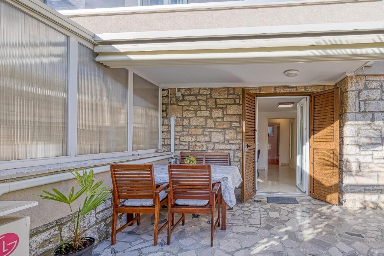 Apartments Pino ロヴィニ エクステリア 写真