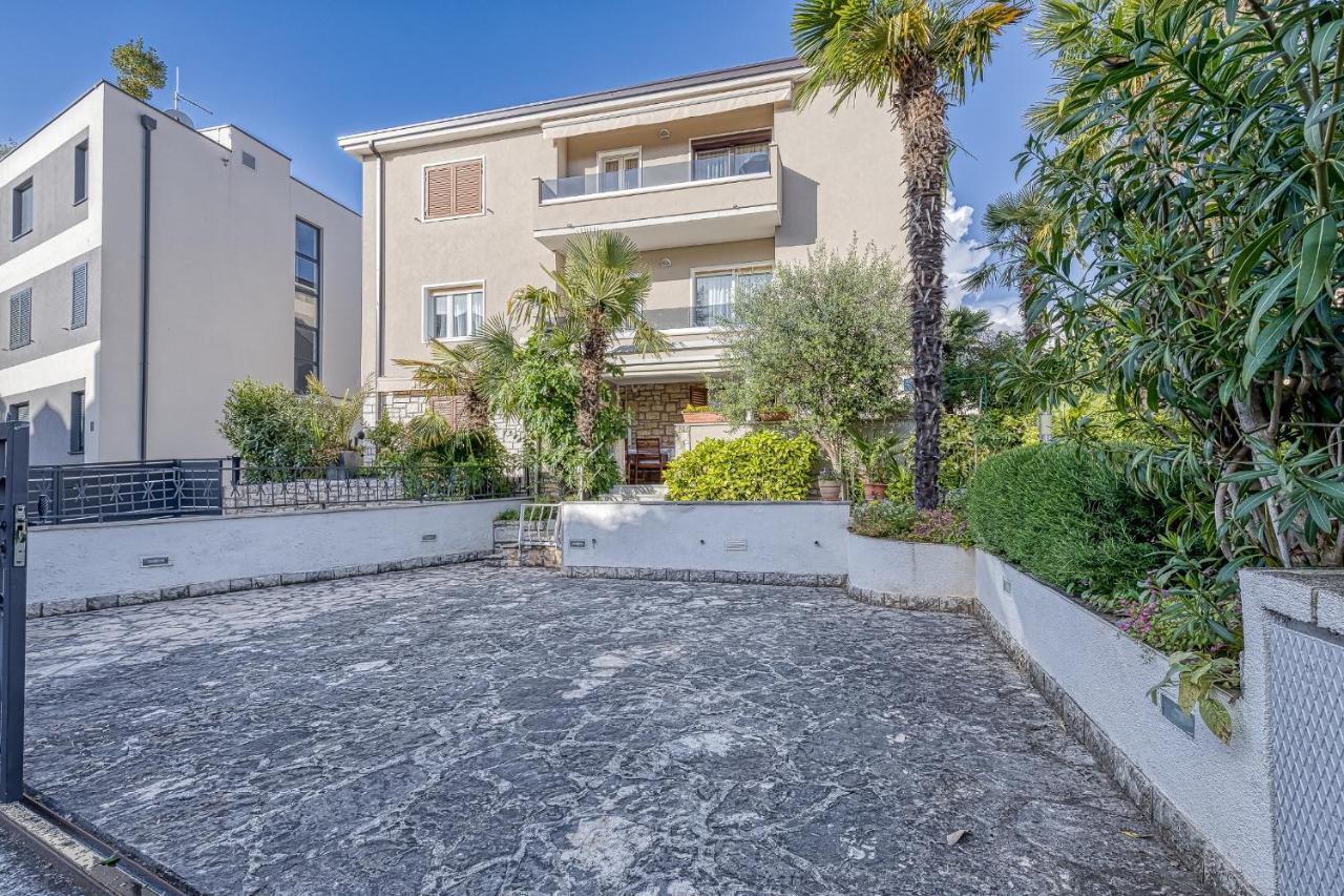 Apartments Pino ロヴィニ エクステリア 写真