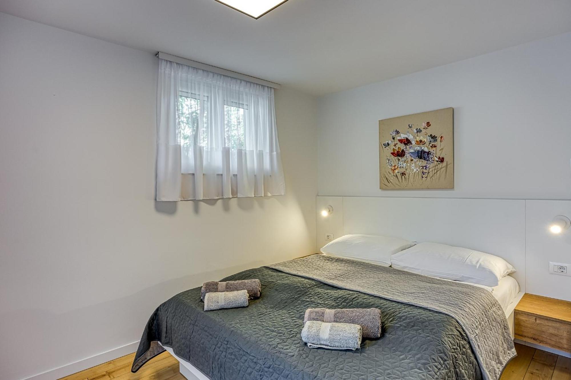Apartments Pino ロヴィニ エクステリア 写真