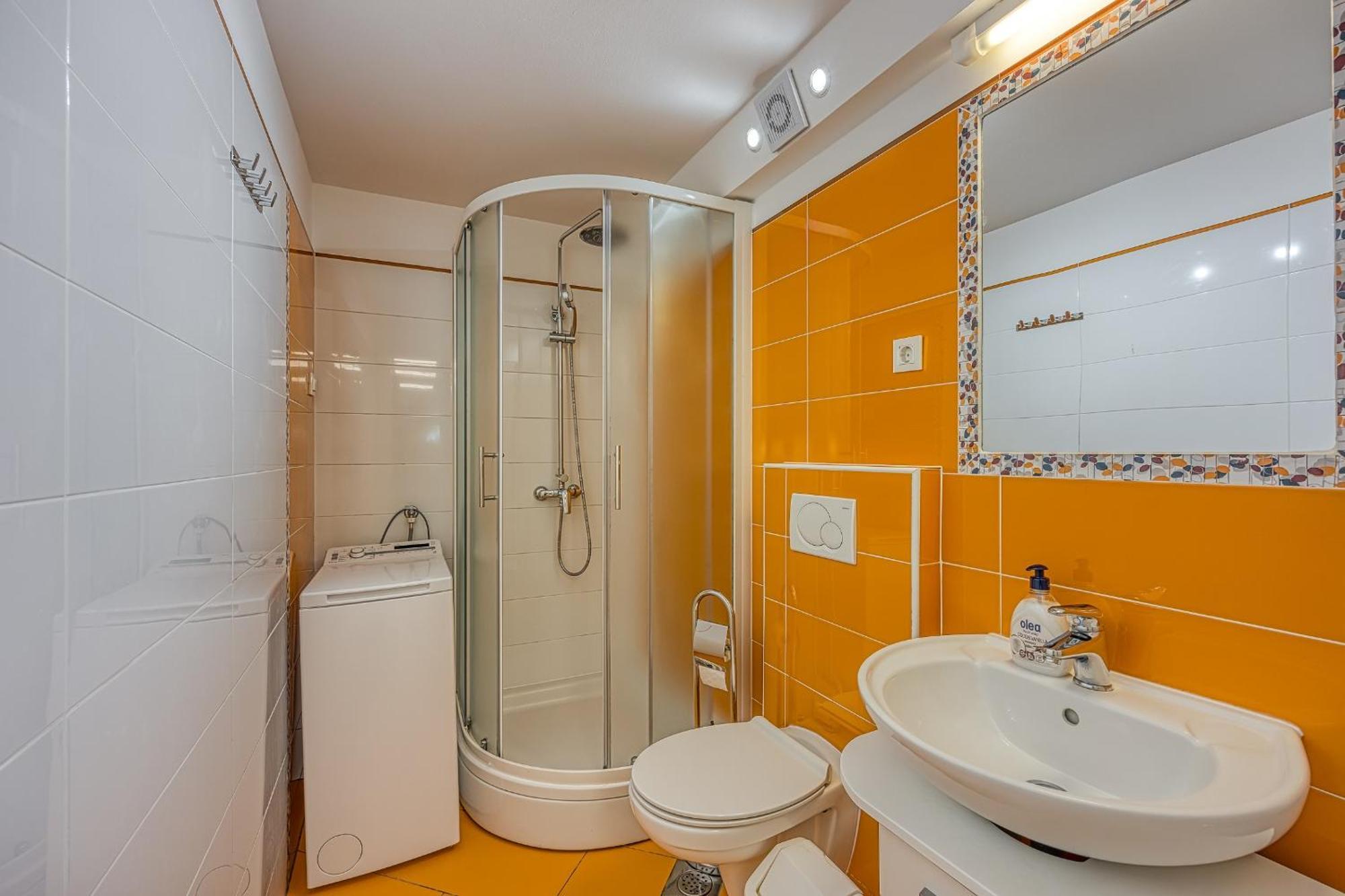 Apartments Pino ロヴィニ エクステリア 写真