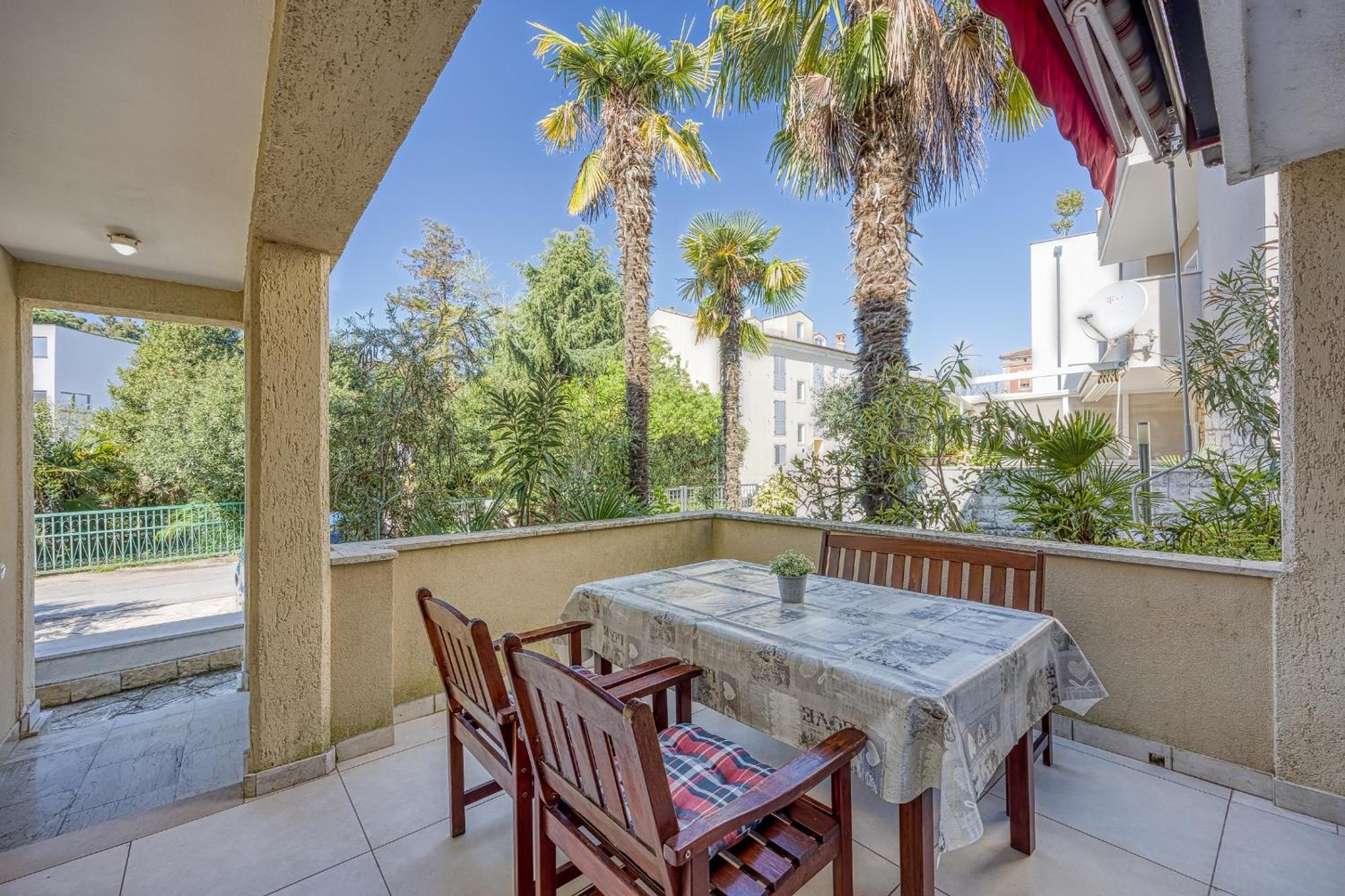 Apartments Pino ロヴィニ エクステリア 写真