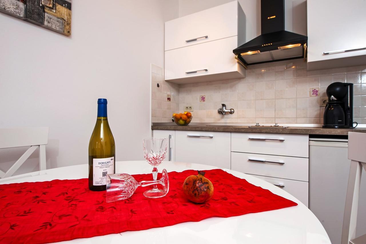 Apartments Pino ロヴィニ エクステリア 写真