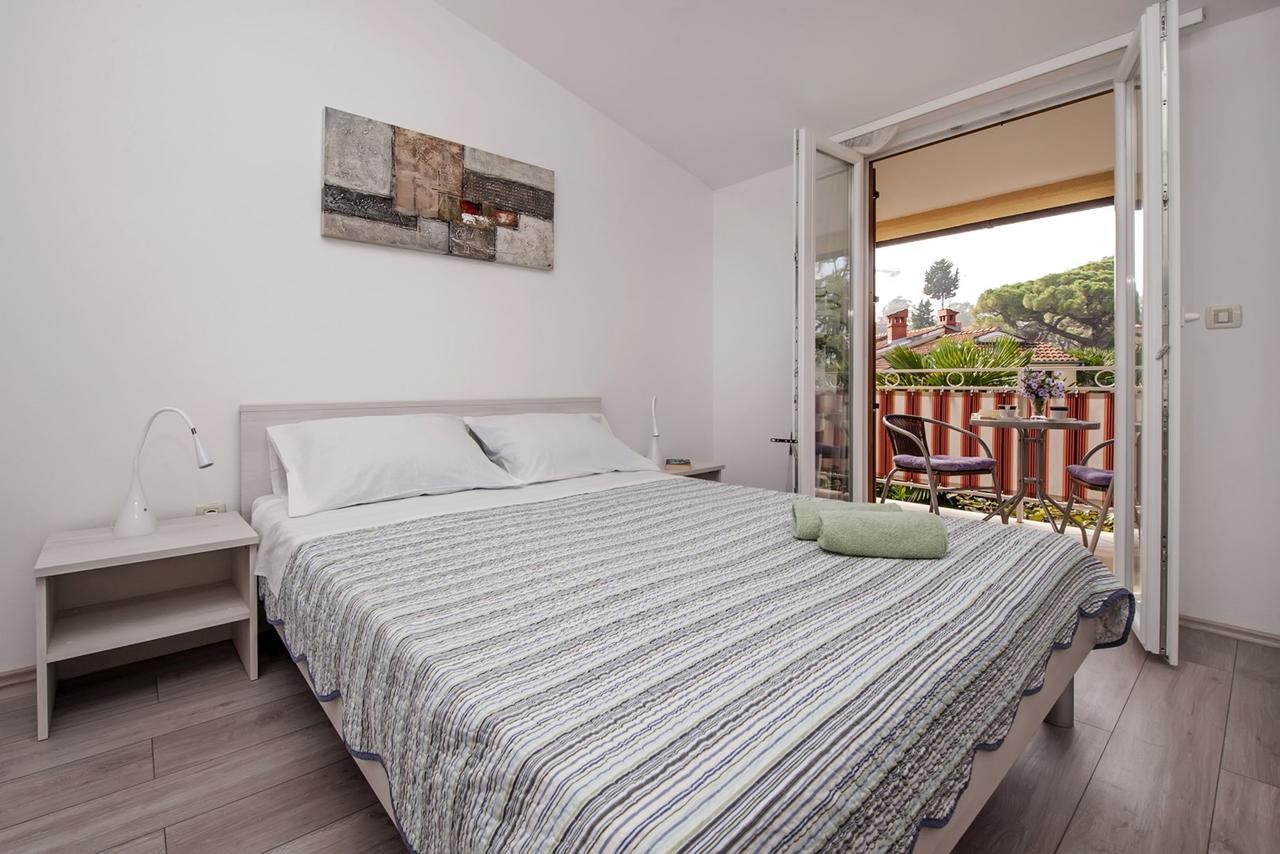 Apartments Pino ロヴィニ エクステリア 写真