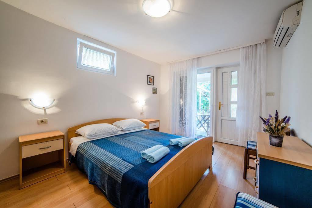 Apartments Pino ロヴィニ エクステリア 写真